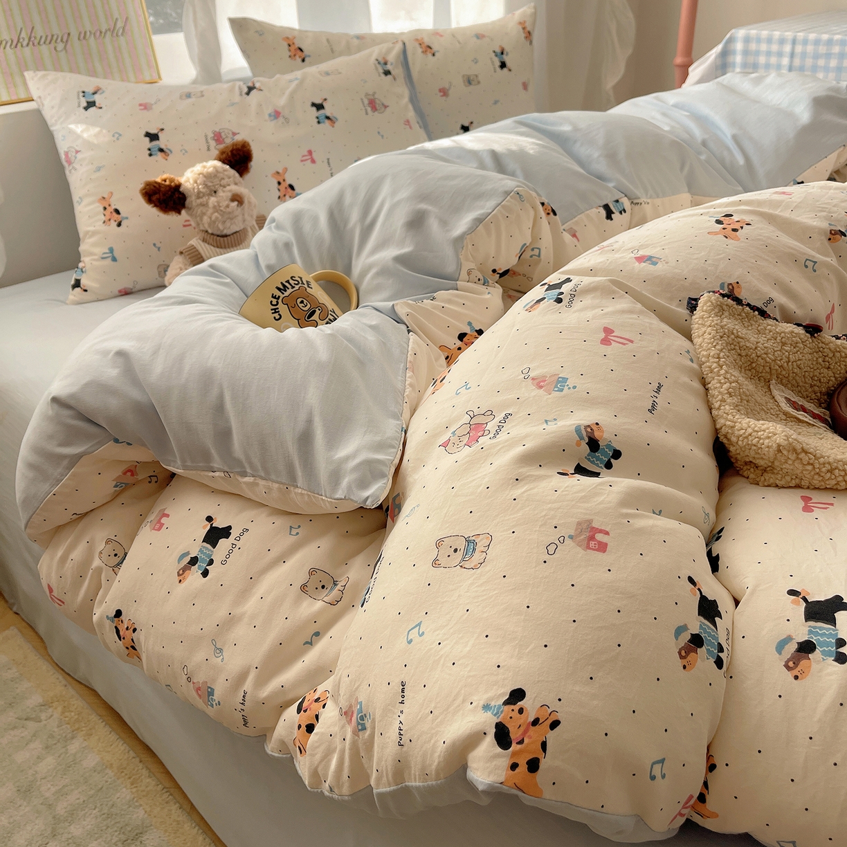 91家纺网 家纺一手货源 找家纺 沐芷 2026 A类105g水洗棉四件套超柔手感床上宿舍三件套床单被套 波点狗