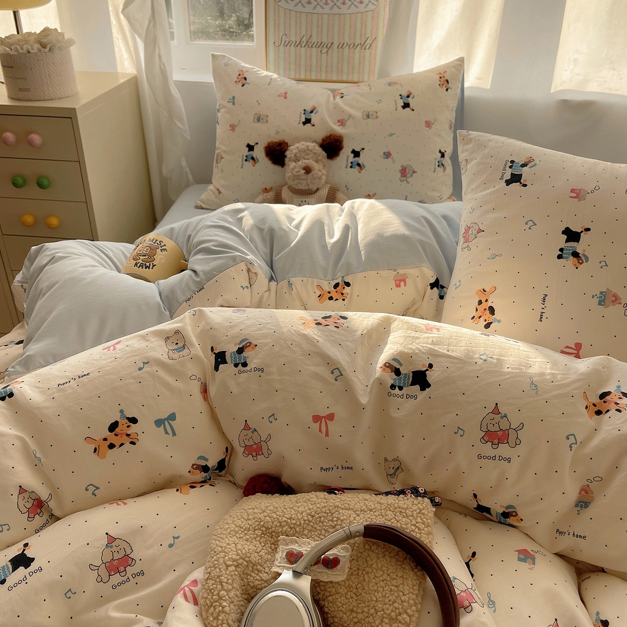 91家纺网 家纺一手货源 找家纺 沐芷 2026 A类105g水洗棉四件套超柔手感床上宿舍三件套床单被套 波点狗