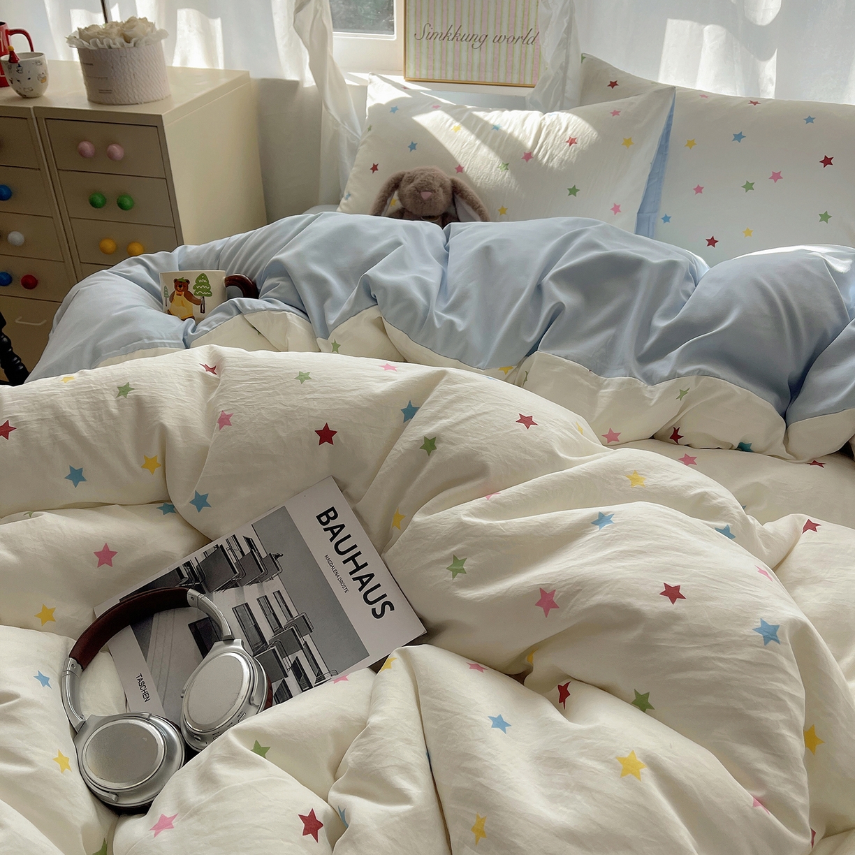 91家纺网 家纺一手货源 找家纺 沐芷 2026 A类105g水洗棉四件套超柔手感床上宿舍三件套床单被套 彩色星星