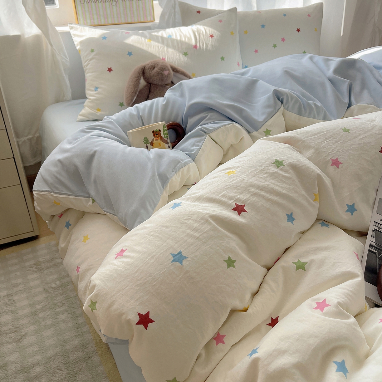 91家纺网 家纺一手货源 找家纺 沐芷 2026 A类105g水洗棉四件套超柔手感床上宿舍三件套床单被套 彩色星星