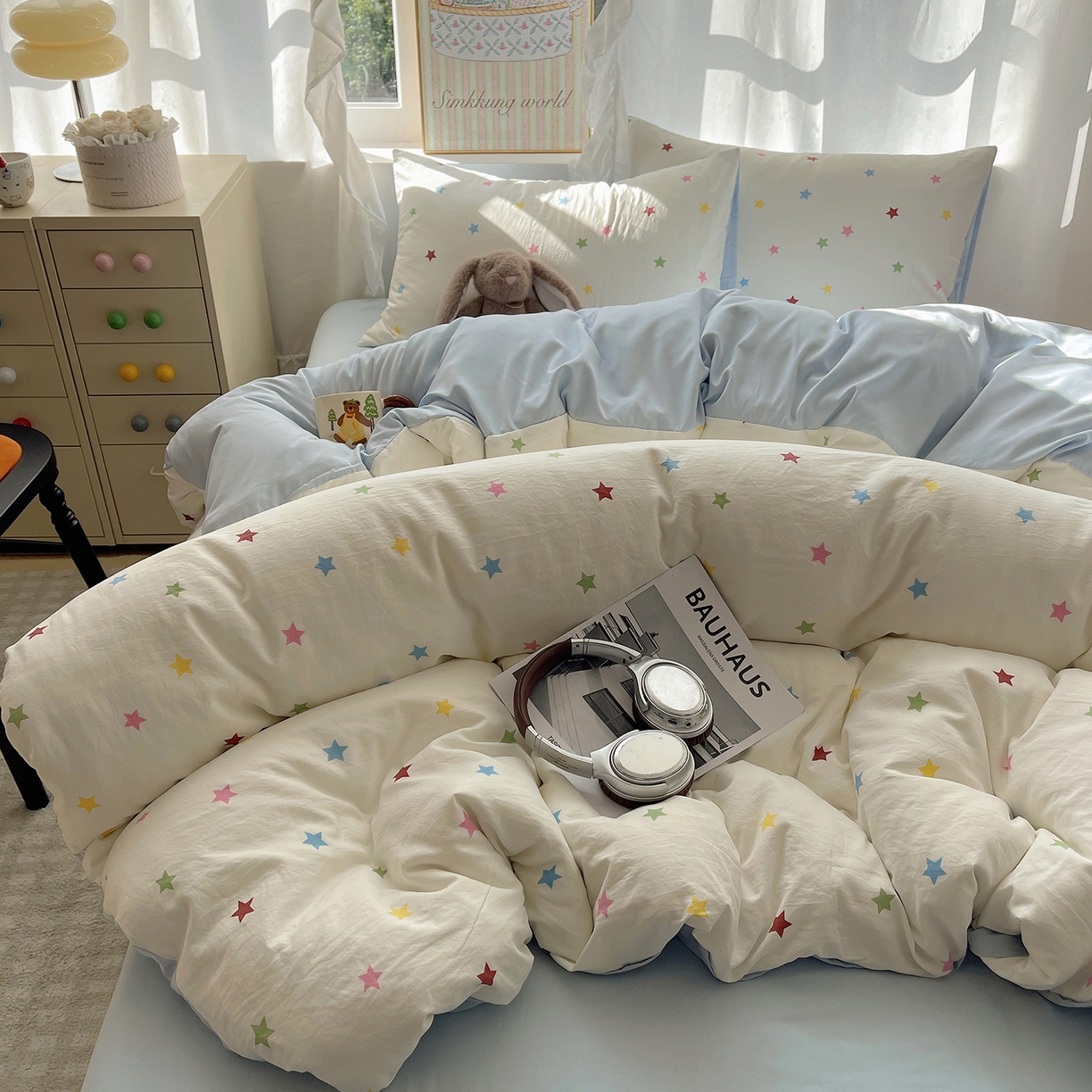 91家纺网 家纺一手货源 找家纺 沐芷 2026 A类105g水洗棉四件套超柔手感床上宿舍三件套床单被套 彩色星星