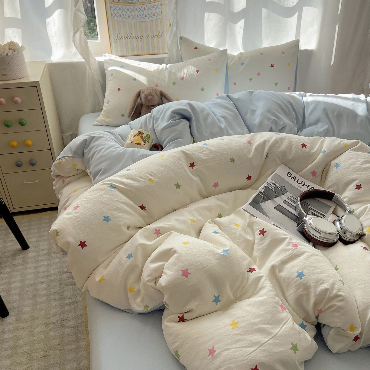 91家纺网 家纺一手货源 找家纺 沐芷 2026 A类105g水洗棉四件套超柔手感床上宿舍三件套床单被套 彩色星星