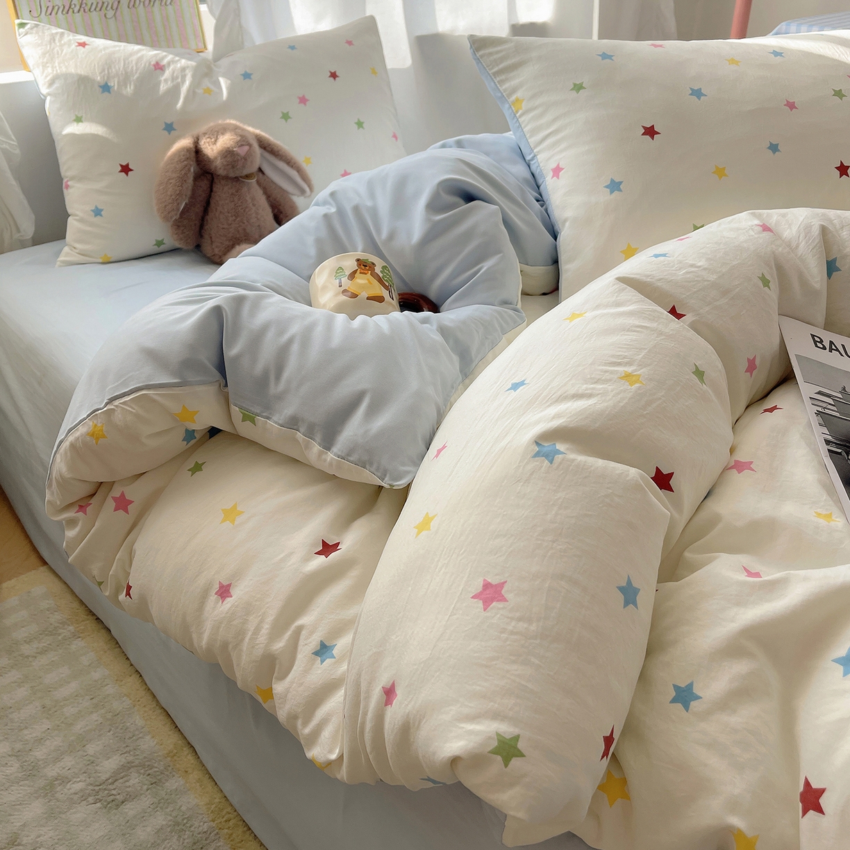 91家纺网 家纺一手货源 找家纺 沐芷 2026 A类105g水洗棉四件套超柔手感床上宿舍三件套床单被套 彩色星星