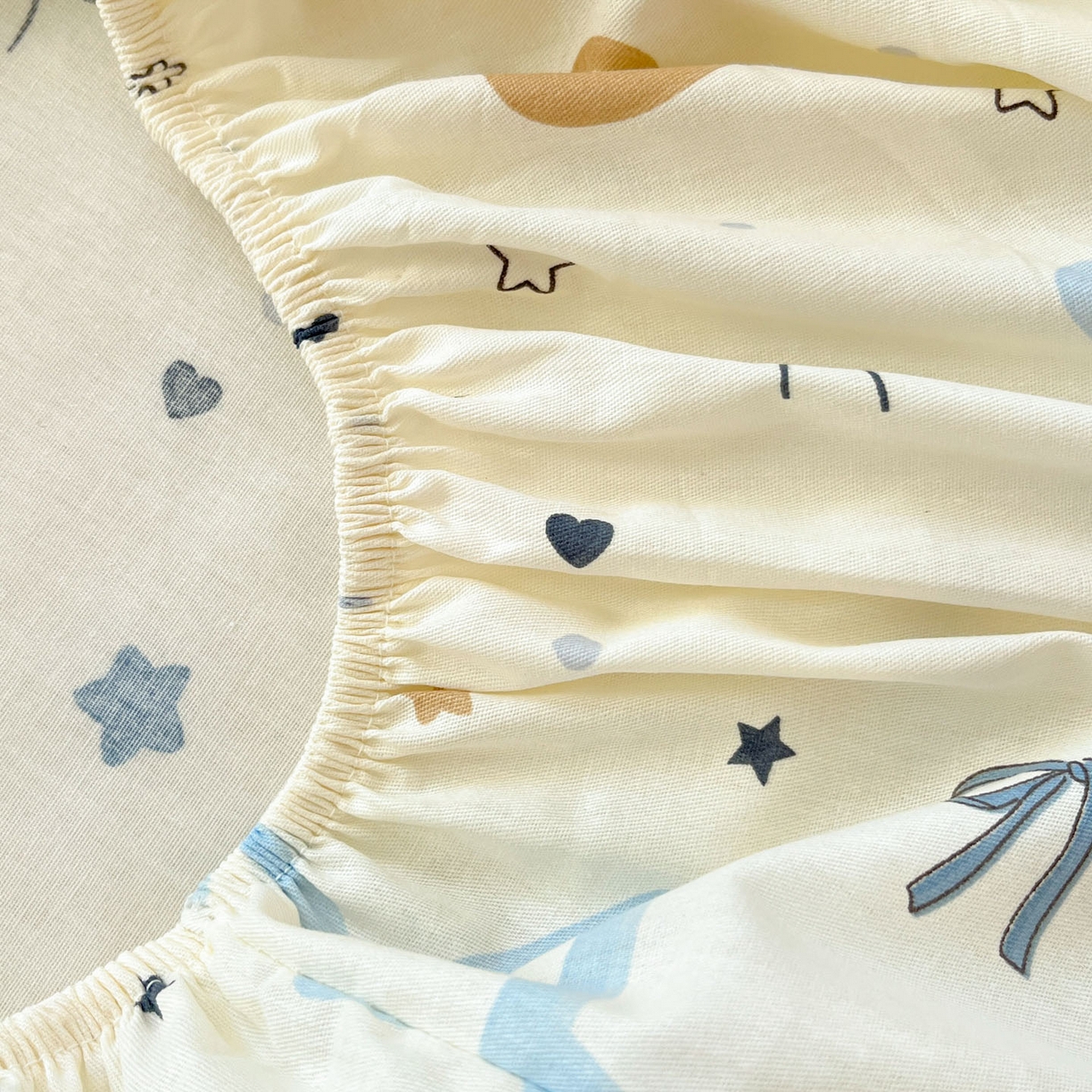 91家纺网 家纺一手货源 找家纺 莱通家纺 2026春夏新款全棉12868印花四件套单品系列-单床笠 小熊天文馆