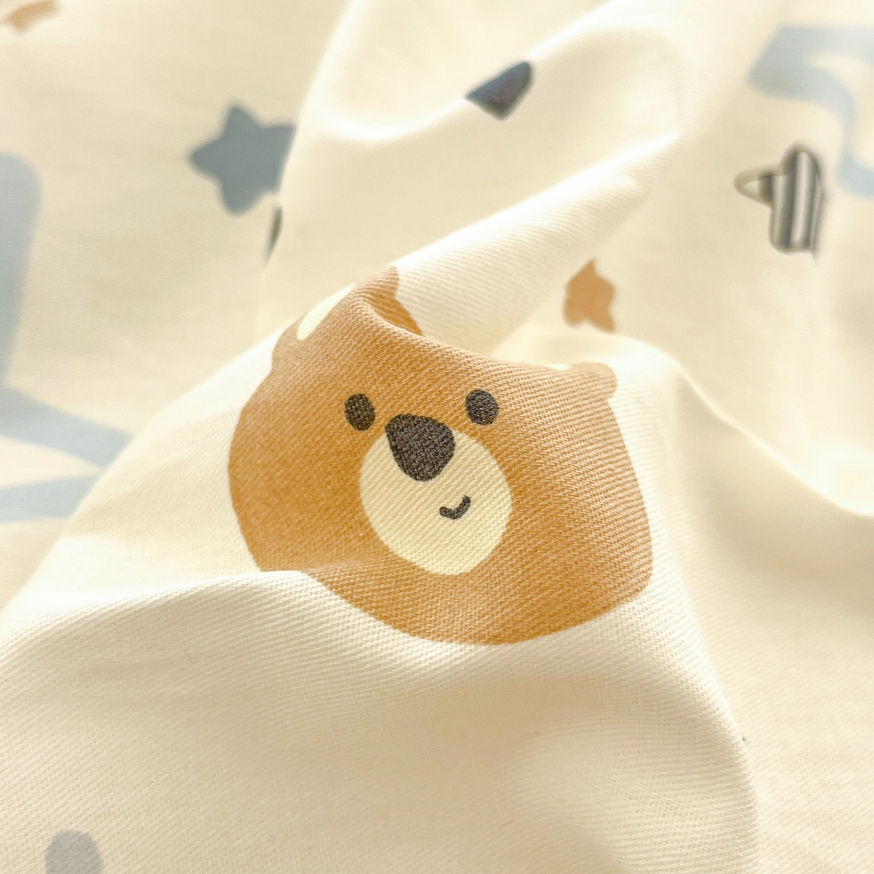 91家纺网 家纺一手货源 找家纺 莱通家纺 2026春夏新款全棉12868印花四件套单品系列-单床笠 小熊天文馆