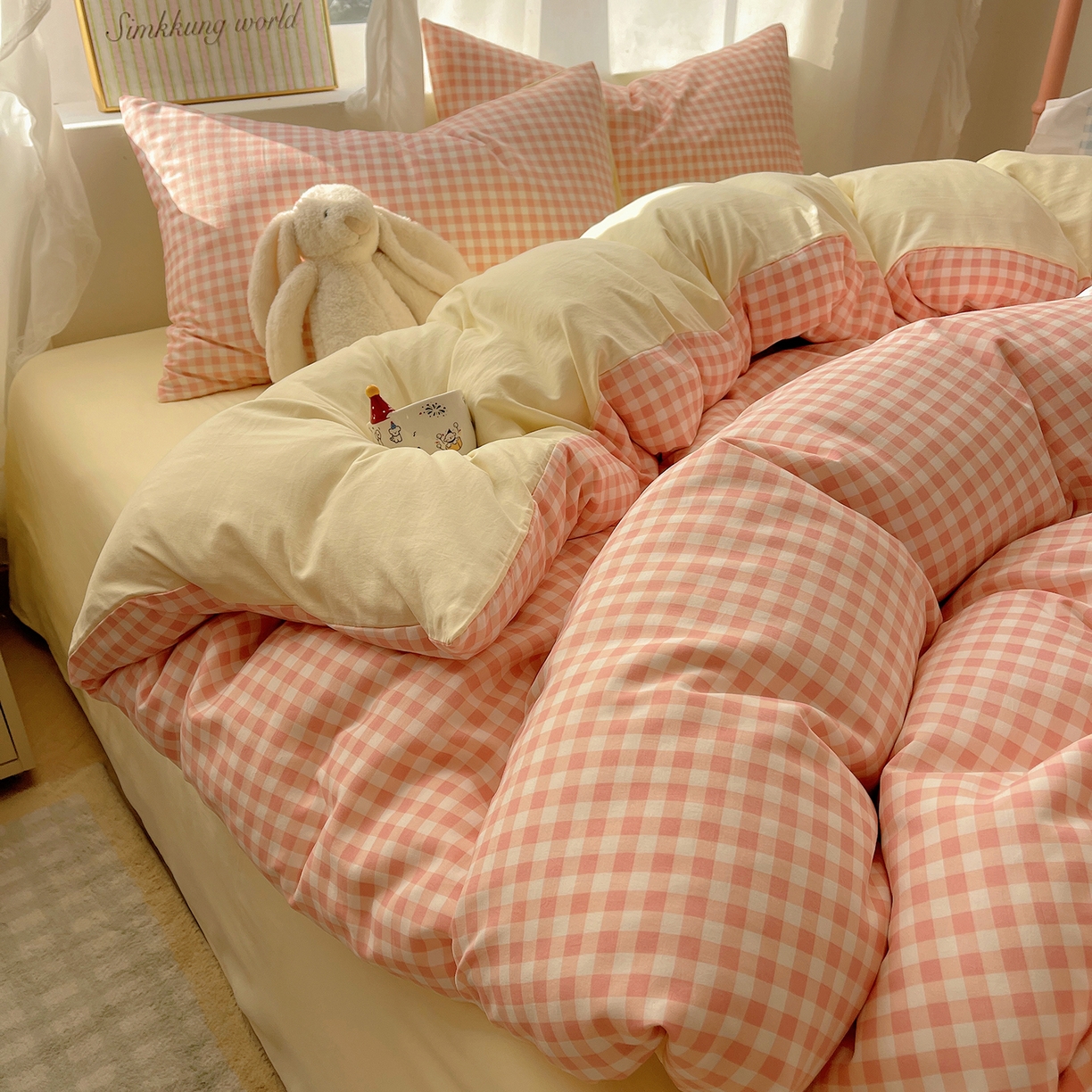 91家纺网 家纺一手货源 找家纺 沐芷 2026 A类105g水洗棉四件套超柔手感床上宿舍三件套床单被套 浅粉格