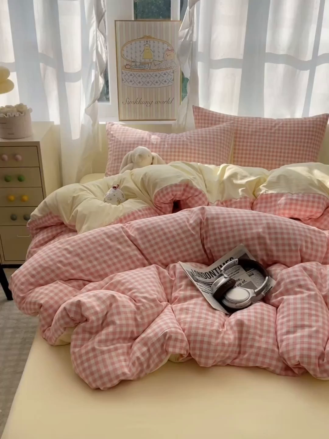 91家纺网 家纺一手货源 找家纺 沐芷 2026 A类105g水洗棉四件套超柔手感床上宿舍三件套床单被套 浅粉格