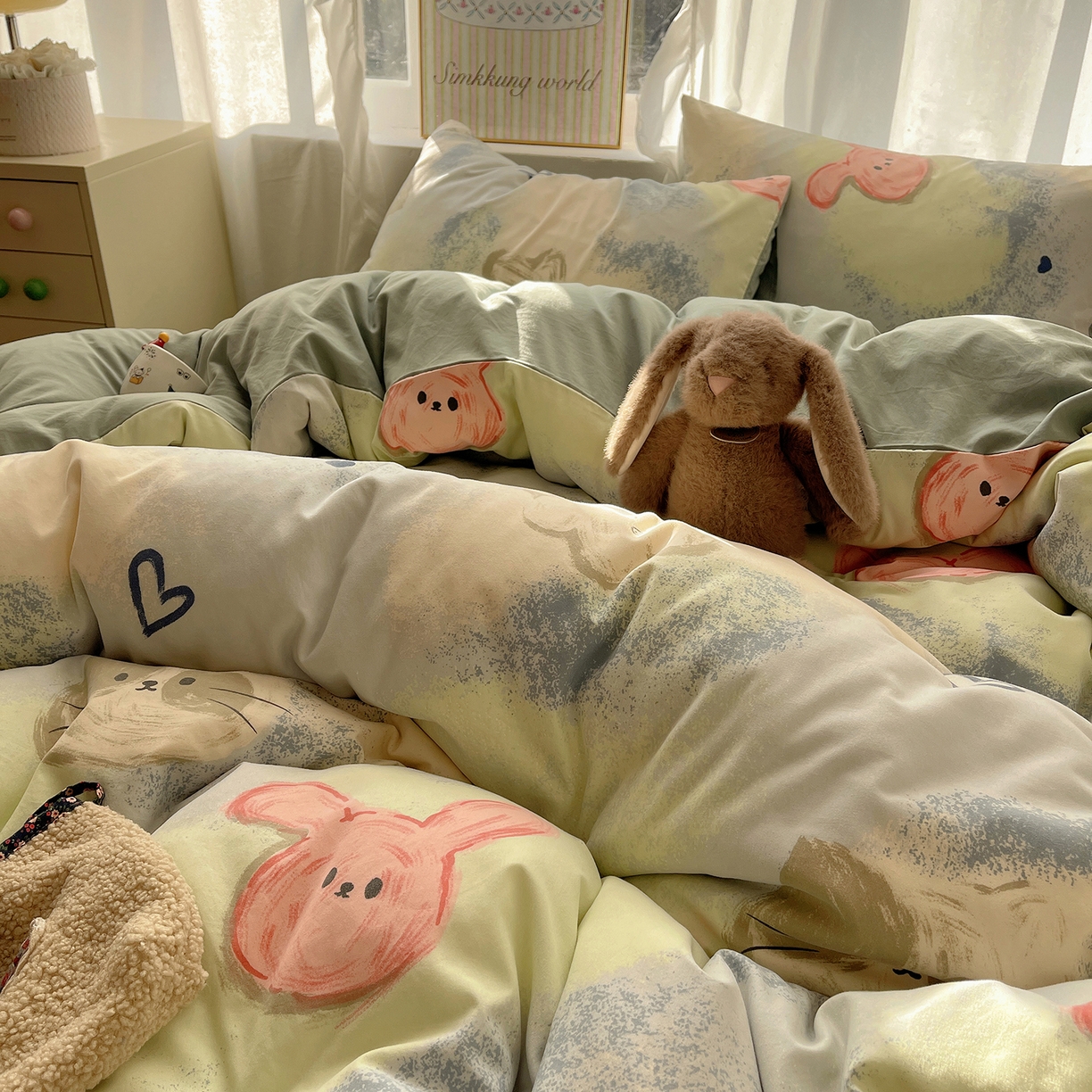 91家纺网 家纺一手货源 找家纺 沐芷 2026 A类105g水洗棉四件套超柔手感床上宿舍三件套床单被套 晕染爱心