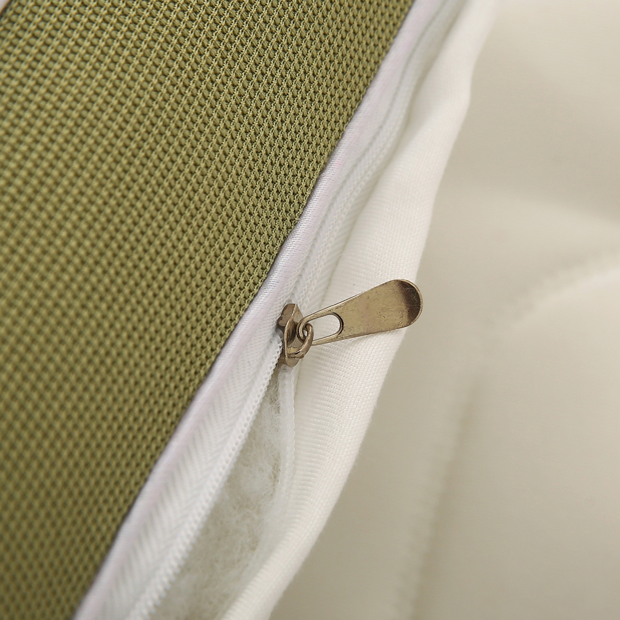 91家纺网 家纺一手货源 找家纺 （总）永乐枕芯 2025新款英文刺绣按摩枕枕头枕芯