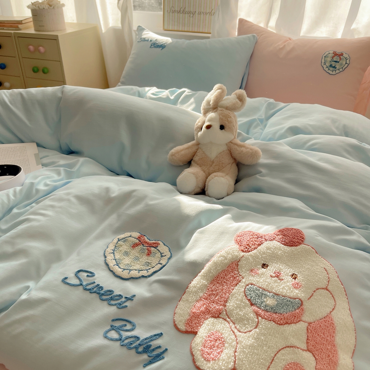 91家纺网 家纺一手货源 找家纺 （总）韩都家居 2026春夏新款卡通云朵棉毛巾绣四件套-系列一