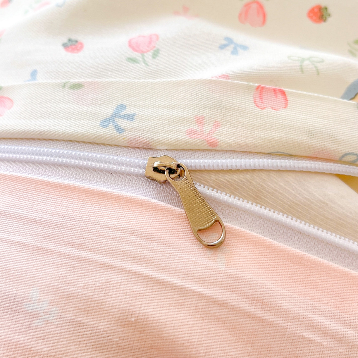 91家纺网 家纺一手货源 找家纺 莱通家纺 2026春夏新款全棉12868印花四件套单品系列-单被套 玫瑰小狗