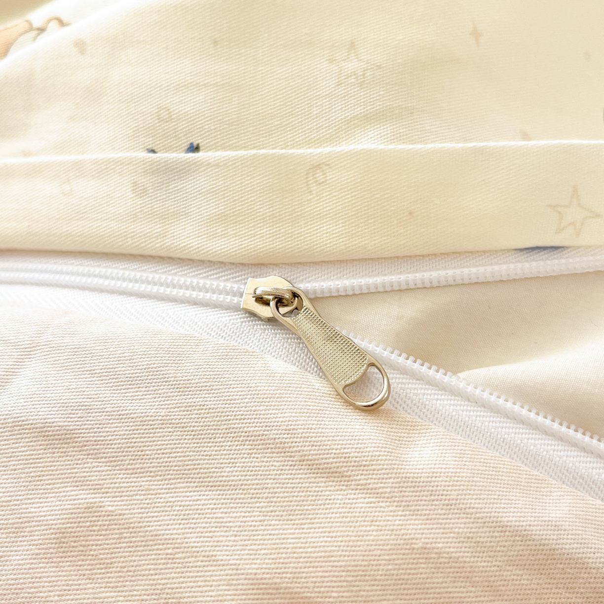 91家纺网 家纺一手货源 找家纺 莱通家纺 2026春夏新款全棉12868印花四件套单品系列-单被套 魔法小柴