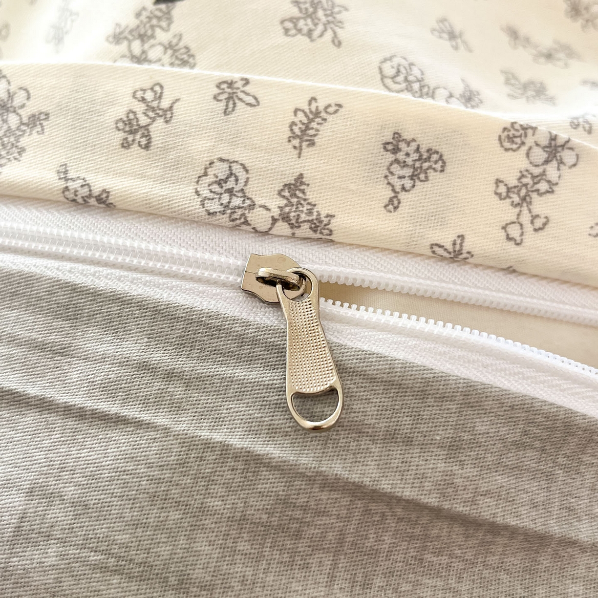 91家纺网 家纺一手货源 找家纺 莱通家纺 2026春夏新款全棉12868印花四件套单品系列-单被套 墨兰樱桃