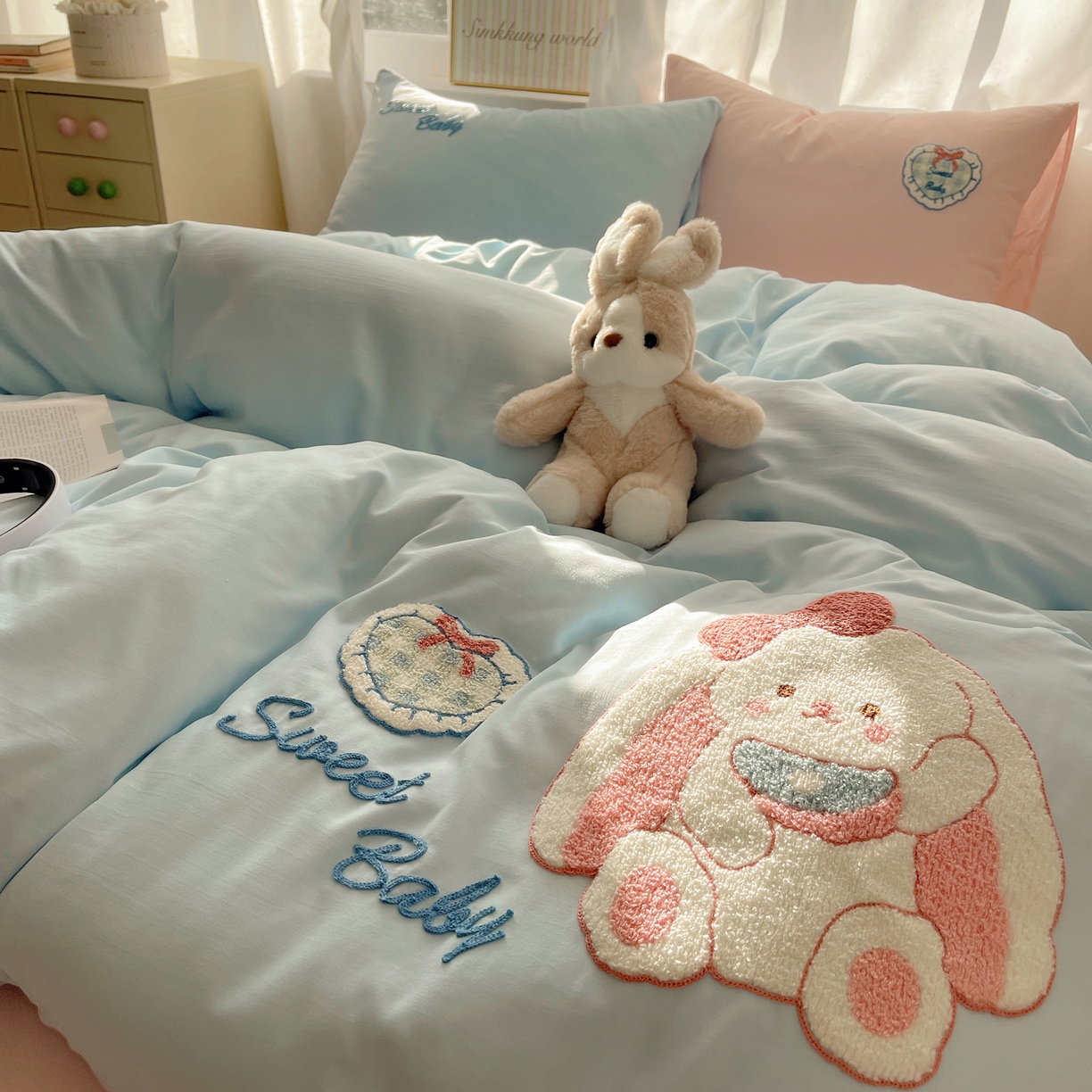 韩都家居 2026春夏新款卡通云朵棉毛巾绣四件套-系列一 爱心小兔