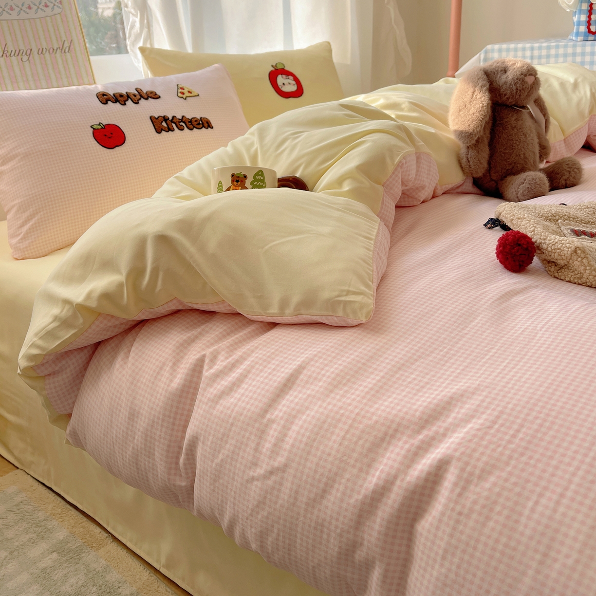 91家纺网 家纺一手货源 找家纺 韩都家居 2026春夏新款卡通云朵棉毛巾绣四件套-系列一 苹果猫咪