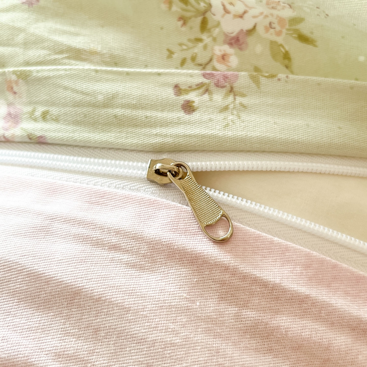 91家纺网 家纺一手货源 找家纺 莱通家纺 2026春夏新款全棉12868印花四件套单品系列-单被套 浅夏雏菊