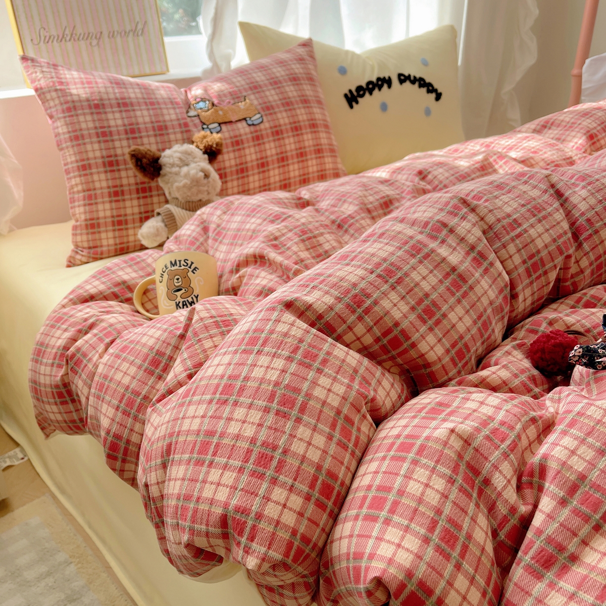 91家纺网 家纺一手货源 找家纺 韩都家居 2026春夏新款卡通云朵棉毛巾绣四件套-系列一 听歌腊肠狗