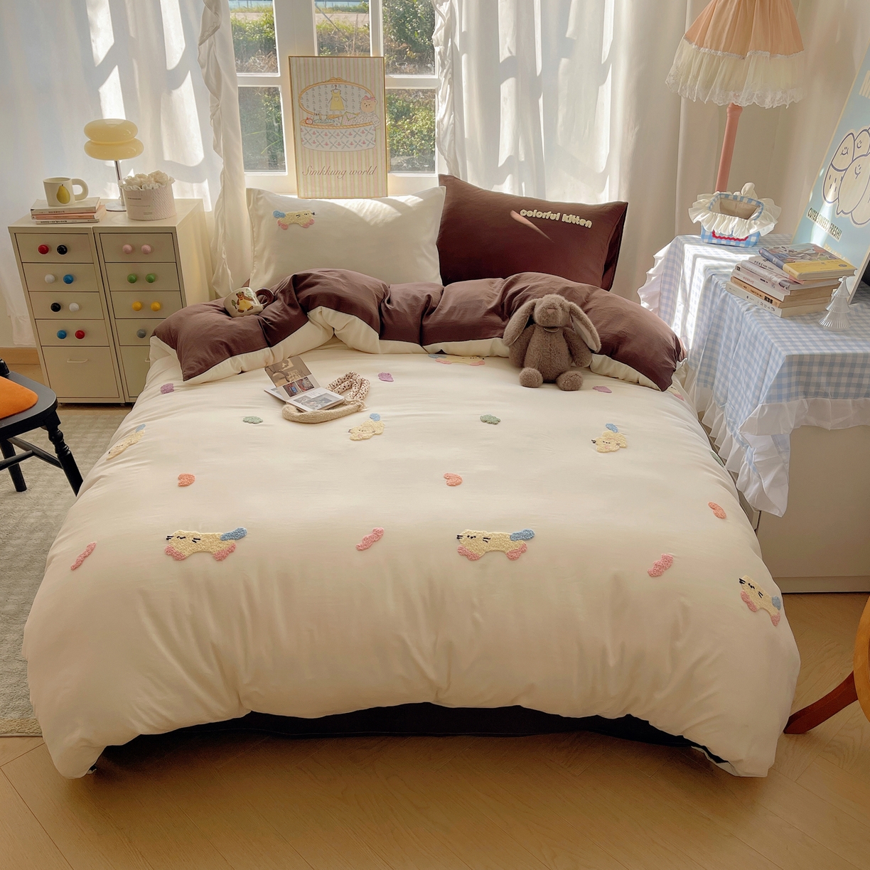 91家纺网 家纺一手货源 找家纺 韩都家居 2026春夏新款卡通云朵棉毛巾绣四件套-系列一 顽皮猫