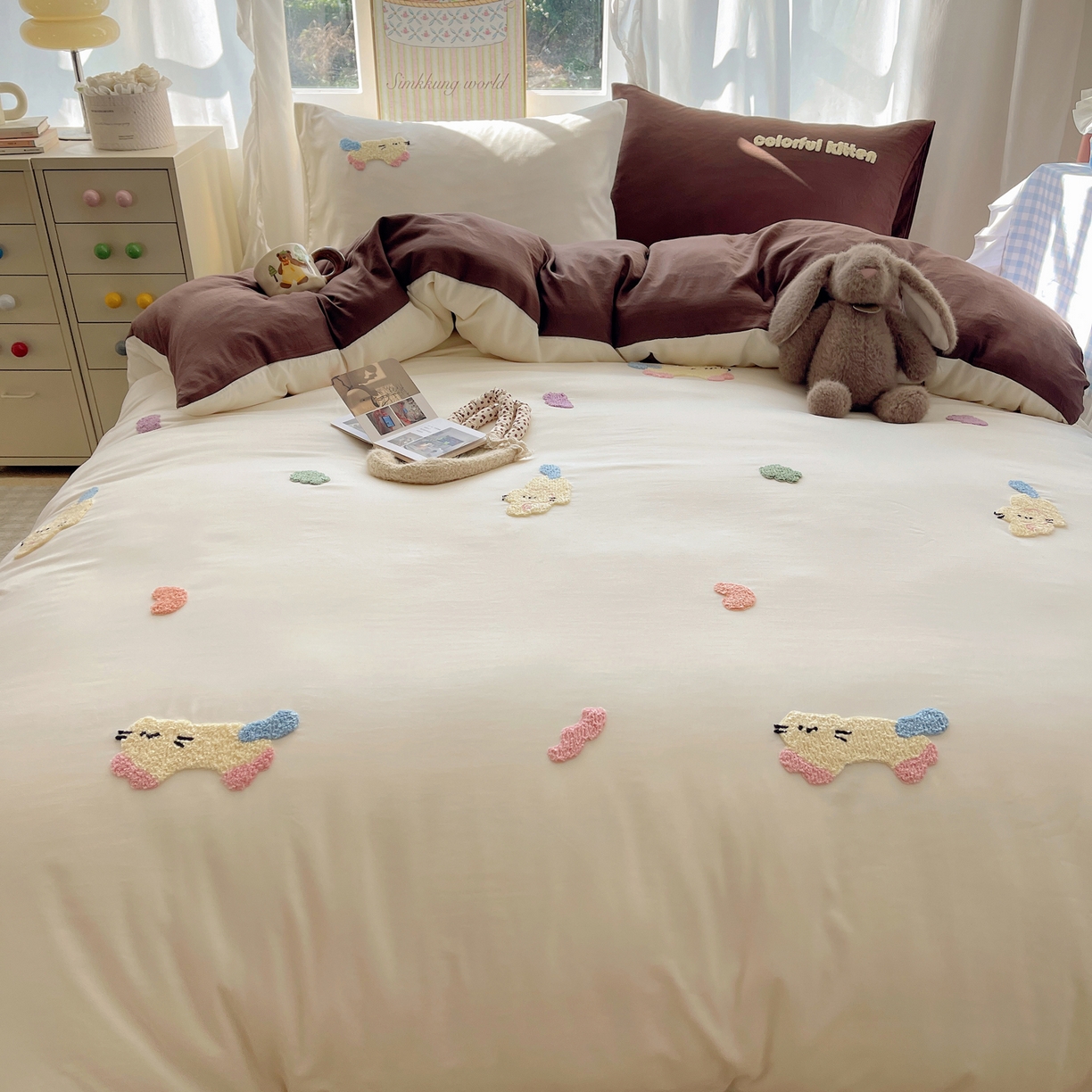 91家纺网 家纺一手货源 找家纺 韩都家居 2026春夏新款卡通云朵棉毛巾绣四件套-系列一 顽皮猫