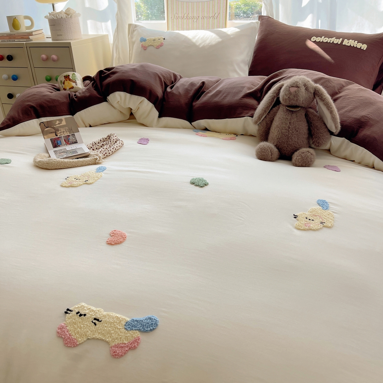 91家纺网 家纺一手货源 找家纺 韩都家居 2026春夏新款卡通云朵棉毛巾绣四件套-系列一 顽皮猫