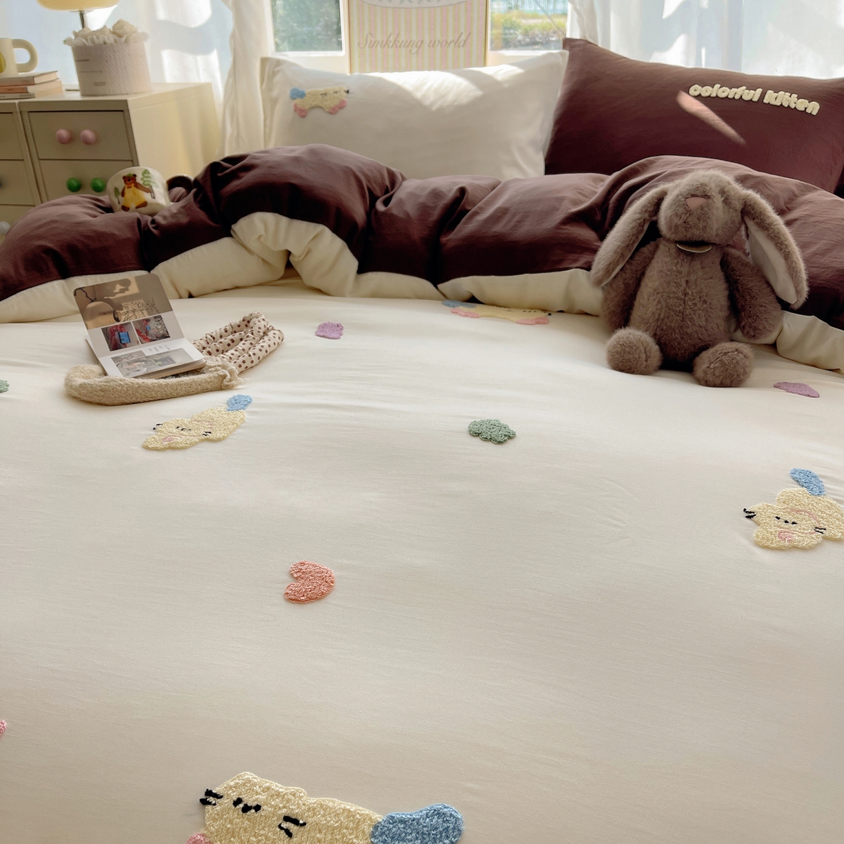 91家纺网 家纺一手货源 找家纺 韩都家居 2026春夏新款卡通云朵棉毛巾绣四件套-系列一 顽皮猫