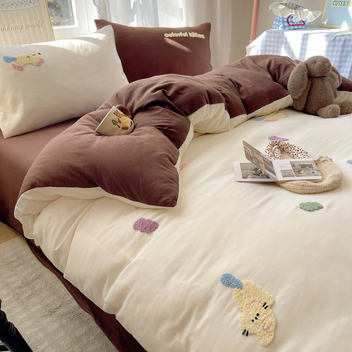 91家纺网 家纺一手货源 找家纺 韩都家居 2026春夏新款卡通云朵棉毛巾绣四件套-系列一 顽皮猫