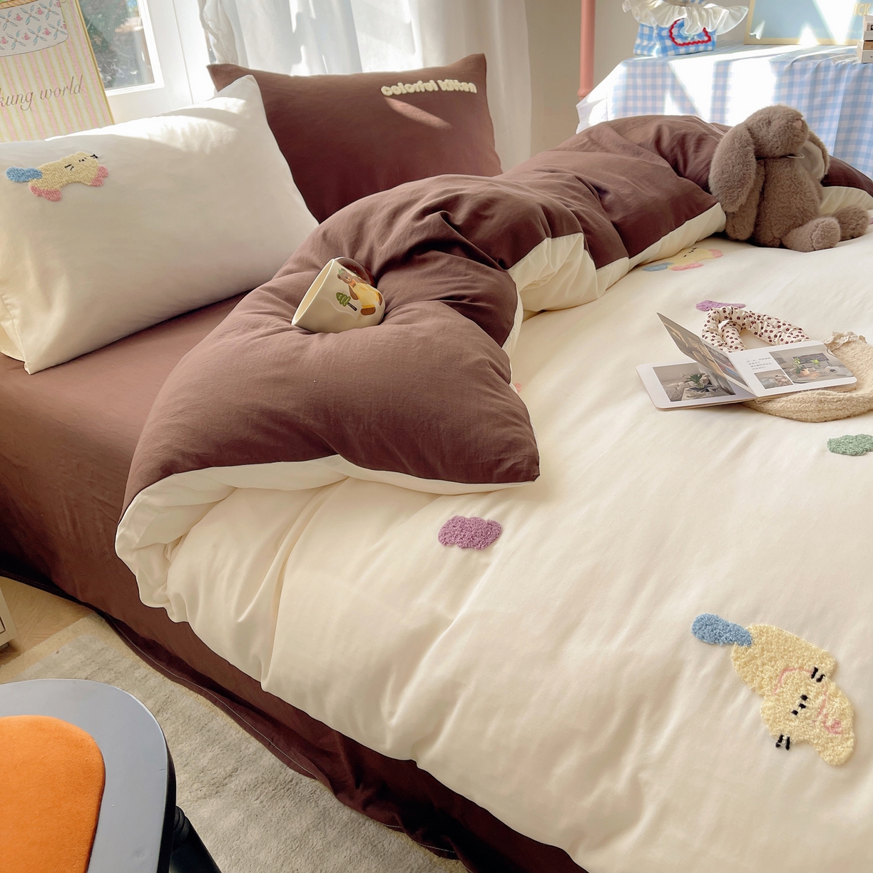 91家纺网 家纺一手货源 找家纺 韩都家居 2026春夏新款卡通云朵棉毛巾绣四件套-系列一 顽皮猫