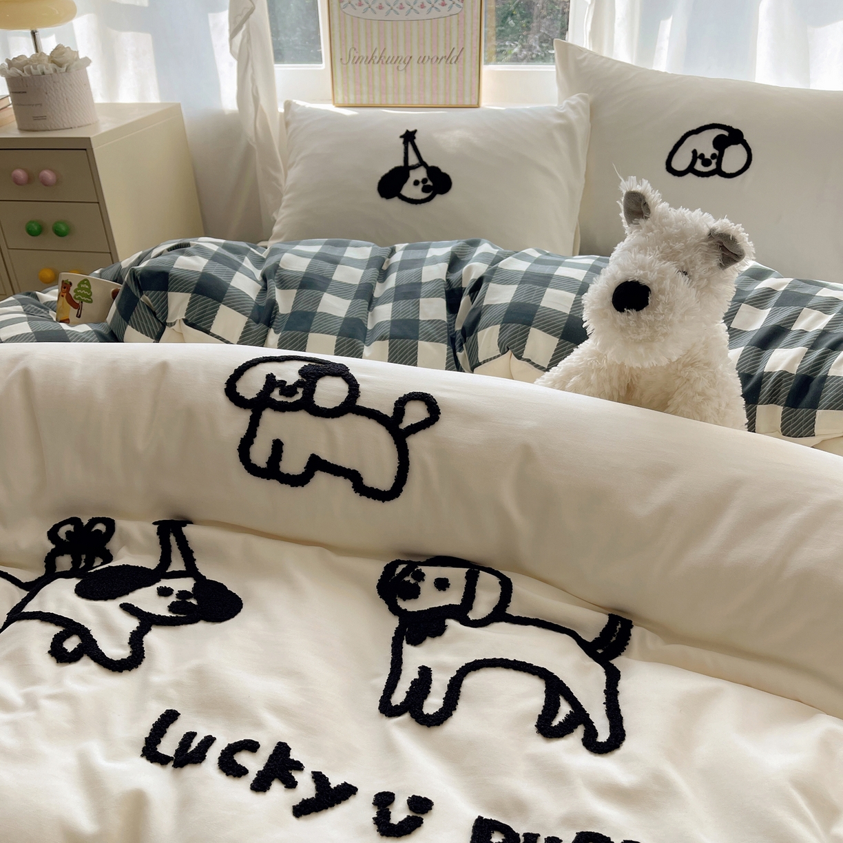 91家纺网 家纺一手货源 找家纺 韩都家居 2026春夏新款卡通云朵棉毛巾绣四件套-系列一 线条狗