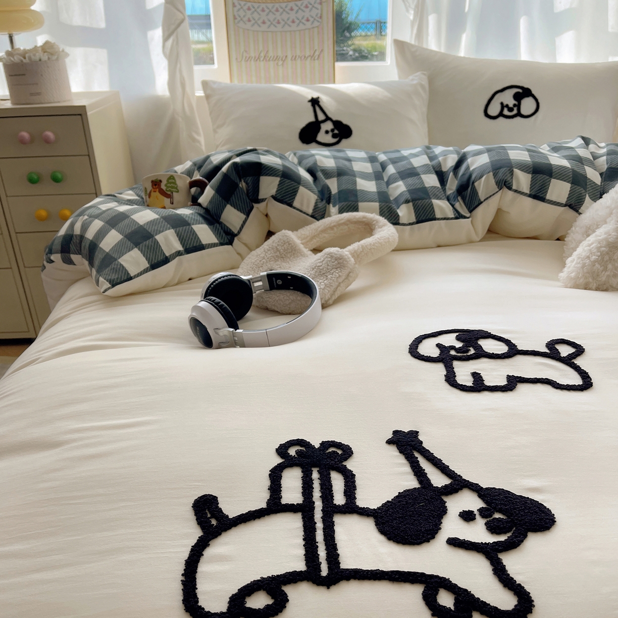 91家纺网 家纺一手货源 找家纺 韩都家居 2026春夏新款卡通云朵棉毛巾绣四件套-系列一 线条狗