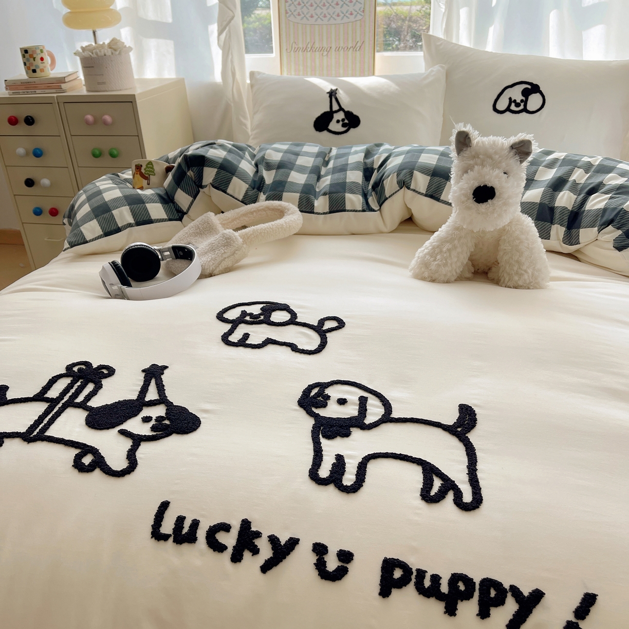 91家纺网 家纺一手货源 找家纺 韩都家居 2026春夏新款卡通云朵棉毛巾绣四件套-系列一 线条狗