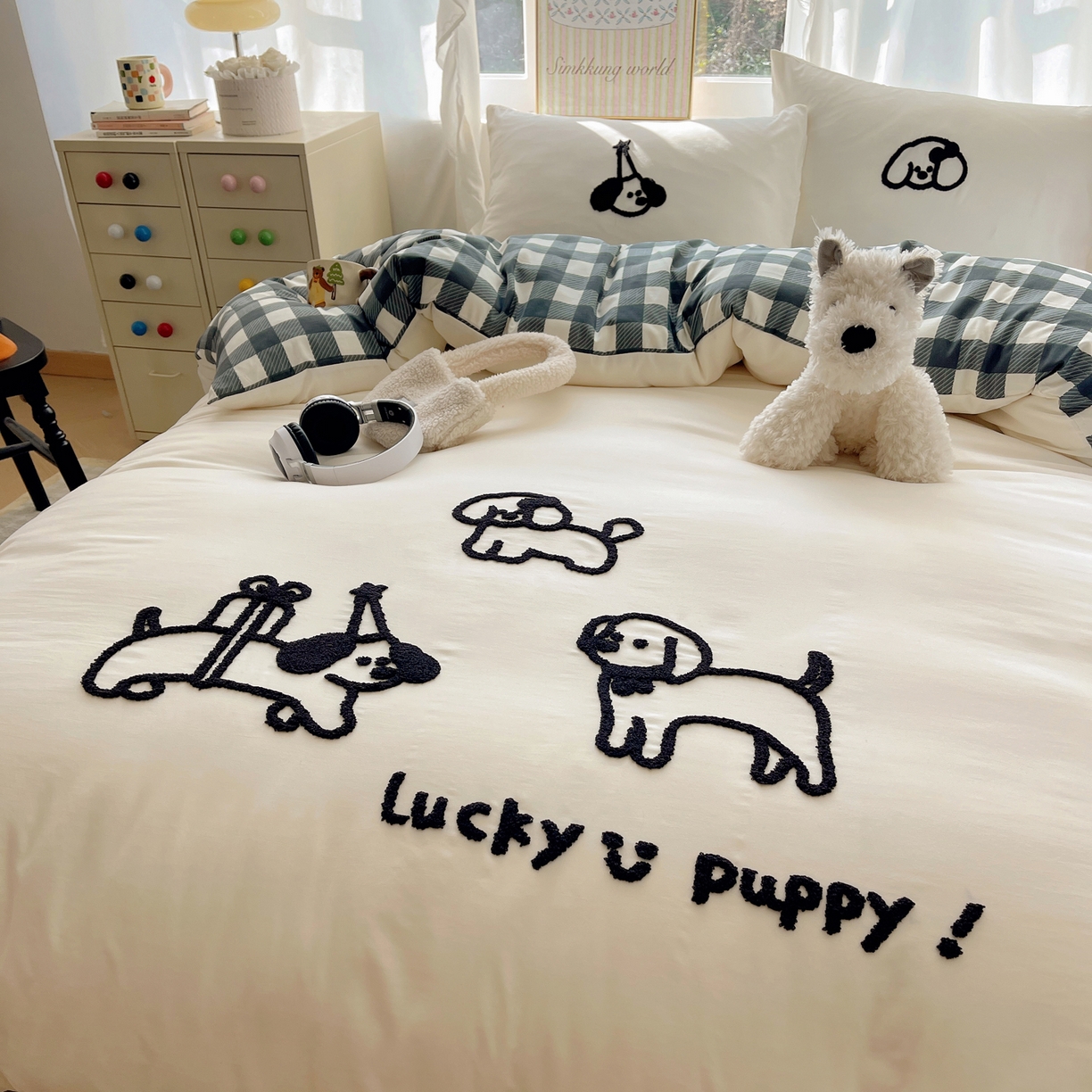 91家纺网 家纺一手货源 找家纺 韩都家居 2026春夏新款卡通云朵棉毛巾绣四件套-系列一 线条狗