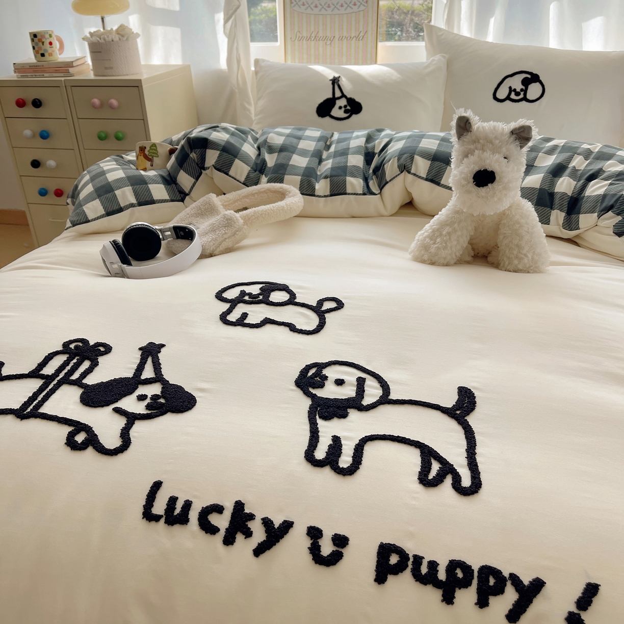 91家纺网 家纺一手货源 找家纺 韩都家居 2026春夏新款卡通云朵棉毛巾绣四件套-系列一 线条狗