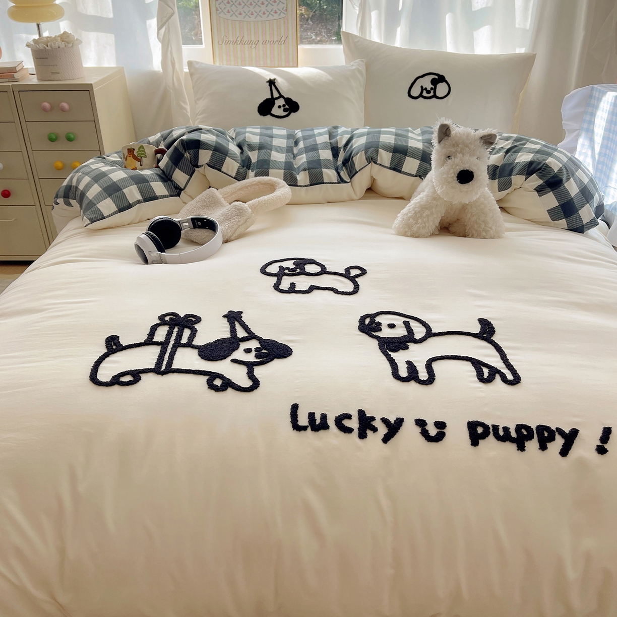 91家纺网 家纺一手货源 找家纺 韩都家居 2026春夏新款卡通云朵棉毛巾绣四件套-系列一 线条狗