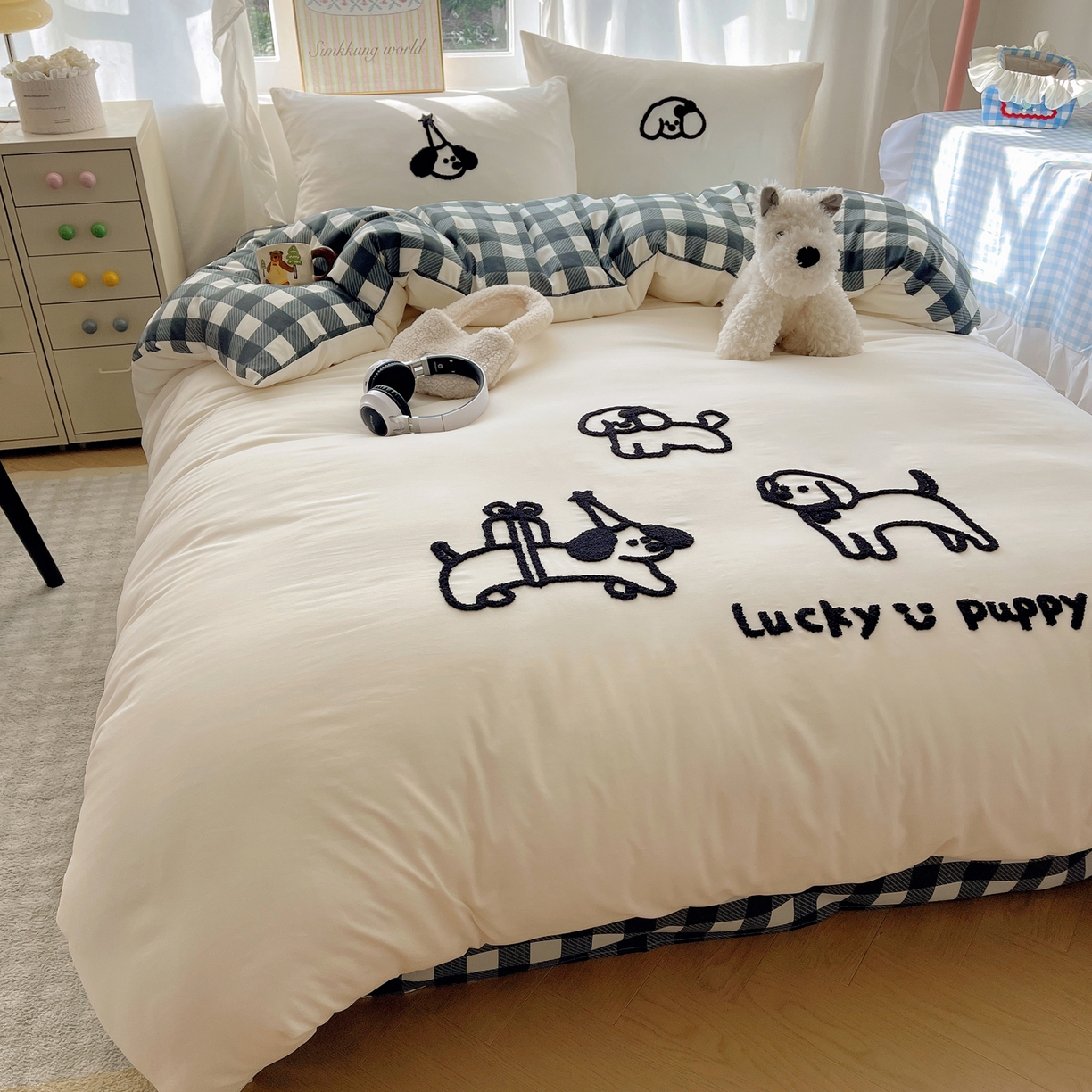 91家纺网 家纺一手货源 找家纺 韩都家居 2026春夏新款卡通云朵棉毛巾绣四件套-系列一 线条狗