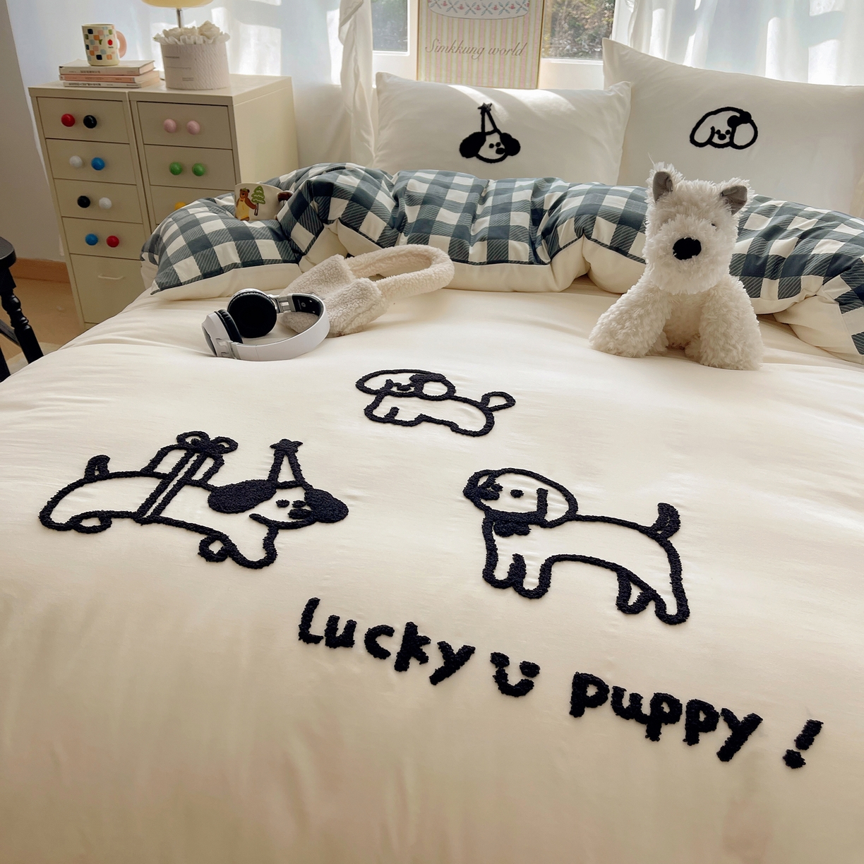 91家纺网 家纺一手货源 找家纺 韩都家居 2026春夏新款卡通云朵棉毛巾绣四件套-系列一 线条狗