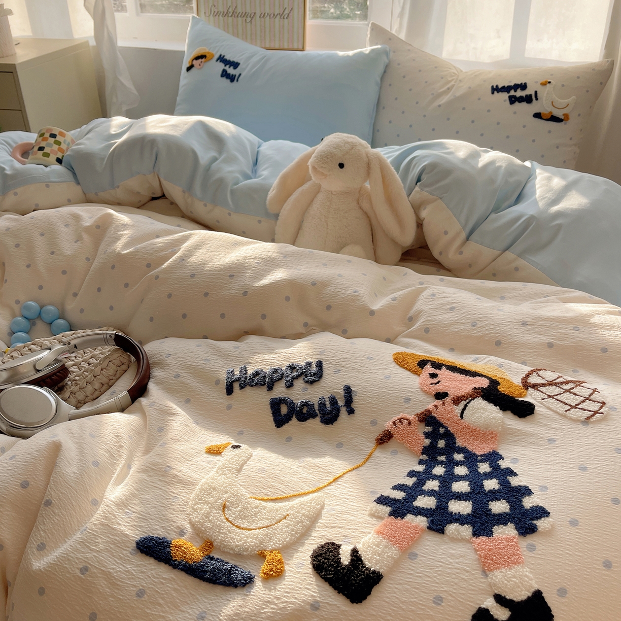 91家纺网 家纺一手货源 找家纺 韩都家居 2026春夏新款卡通云朵棉毛巾绣四件套-系列一 小女孩