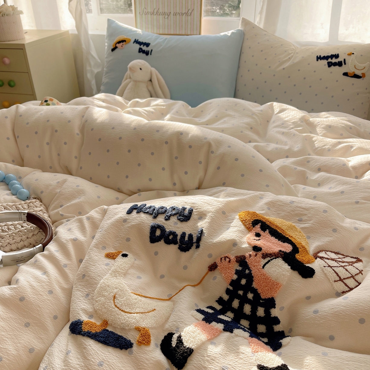 91家纺网 家纺一手货源 找家纺 韩都家居 2026春夏新款卡通云朵棉毛巾绣四件套-系列一 小女孩