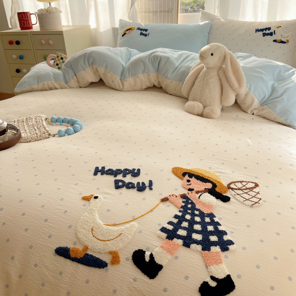 91家纺网 家纺一手货源 找家纺 韩都家居 2026春夏新款卡通云朵棉毛巾绣四件套-系列一 小女孩