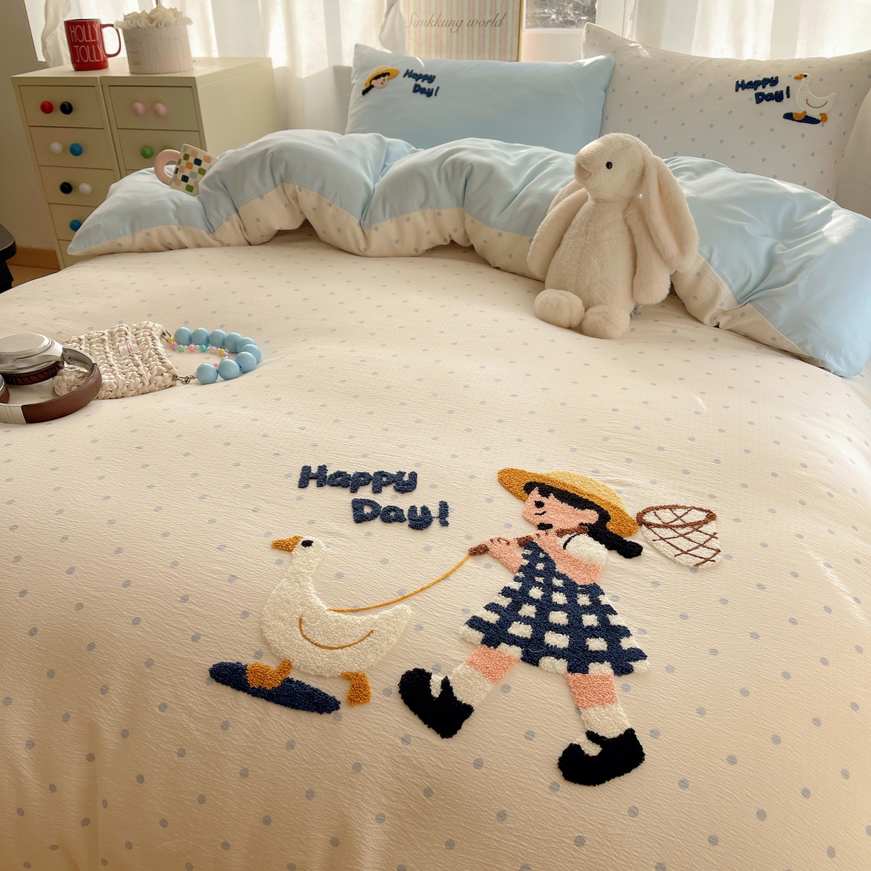 91家纺网 家纺一手货源 找家纺 韩都家居 2026春夏新款卡通云朵棉毛巾绣四件套-系列一 小女孩