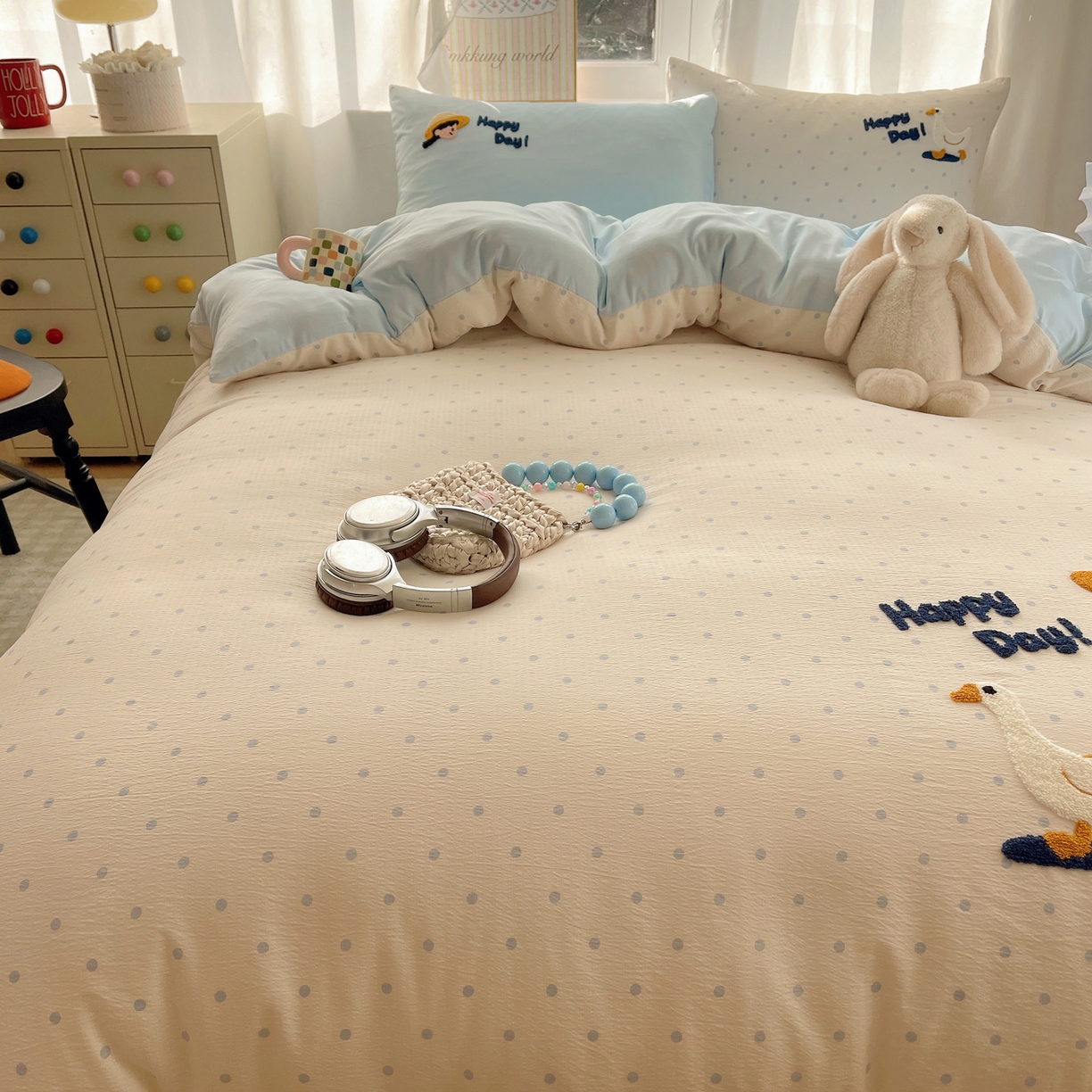 91家纺网 家纺一手货源 找家纺 韩都家居 2026春夏新款卡通云朵棉毛巾绣四件套-系列一 小女孩