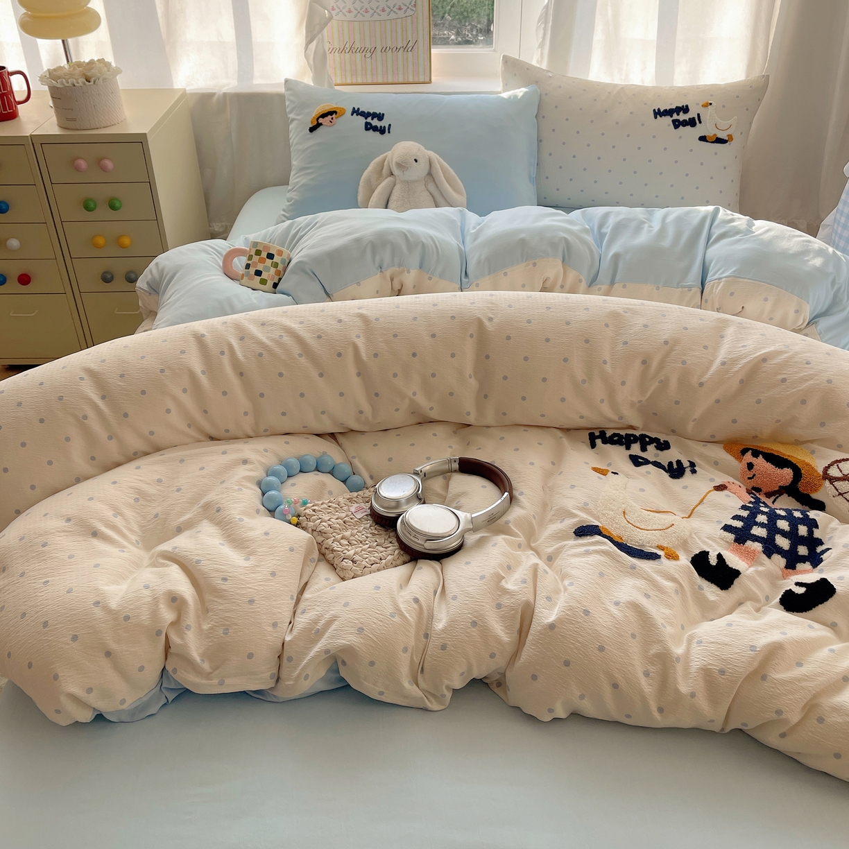 91家纺网 家纺一手货源 找家纺 韩都家居 2026春夏新款卡通云朵棉毛巾绣四件套-系列一 小女孩