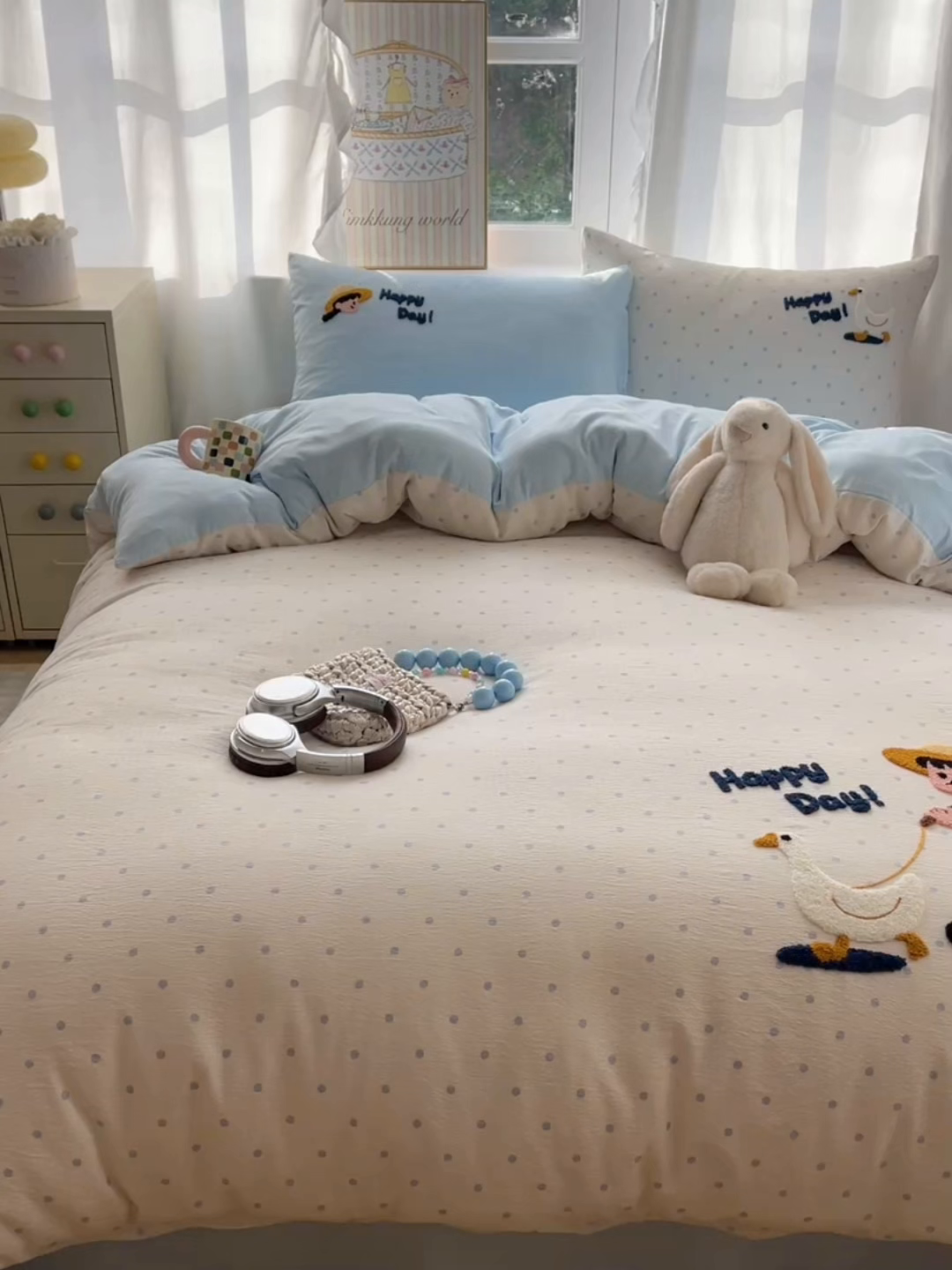 91家纺网 家纺一手货源 找家纺 韩都家居 2026春夏新款卡通云朵棉毛巾绣四件套-系列一 小女孩