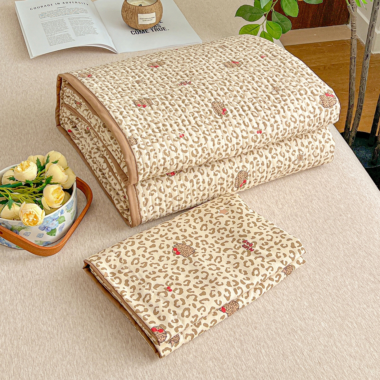 91家纺网 家纺一手货源 找家纺 一比一家纺 2026新款亲肤舒适仿棉印花床盖四件套 豹纹喵咖