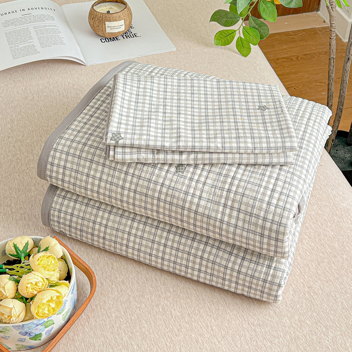 91家纺网 家纺一手货源 找家纺 一比一家纺 2026新款亲肤舒适仿棉印花床盖四件套 灰小格