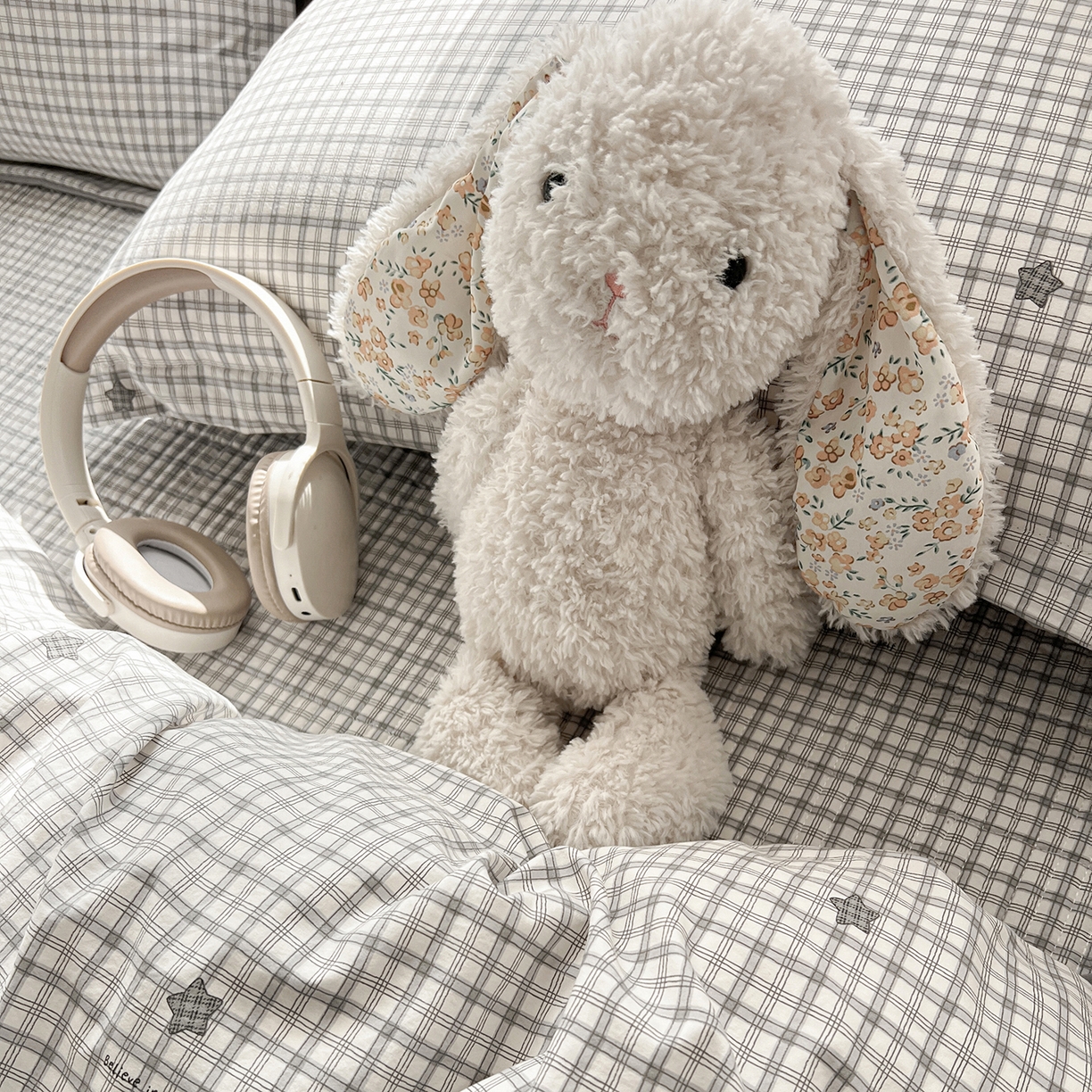 91家纺网 家纺一手货源 找家纺 一比一家纺 2026新款亲肤舒适仿棉印花床盖四件套 灰小格