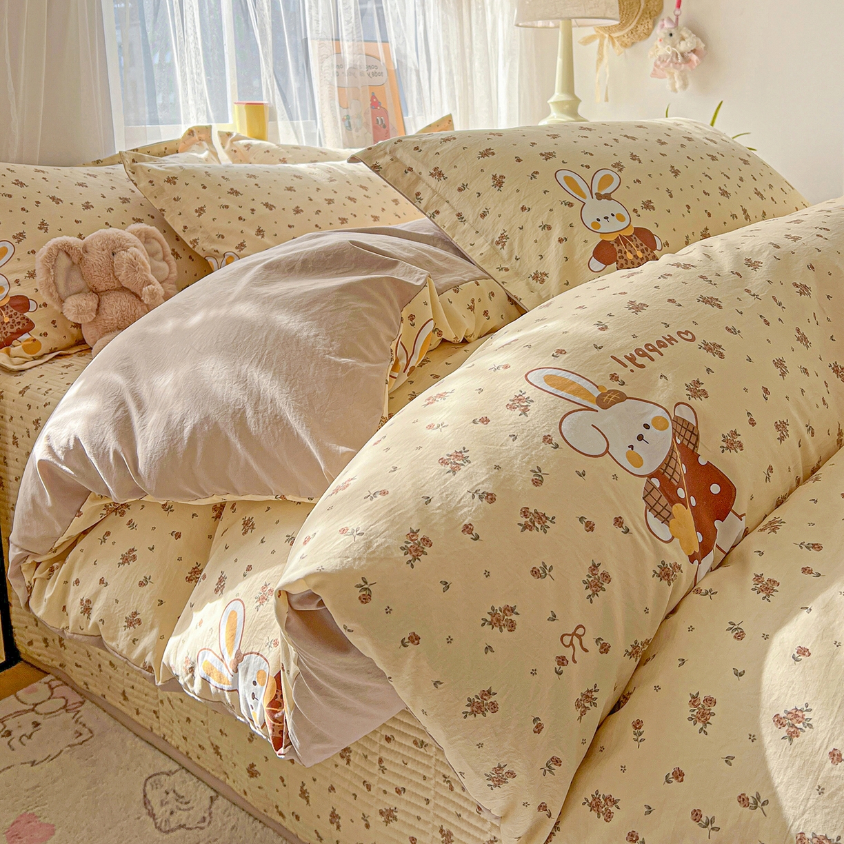 91家纺网 家纺一手货源 找家纺 一比一家纺 2026新款亲肤舒适仿棉印花床盖四件套 萌萌兔