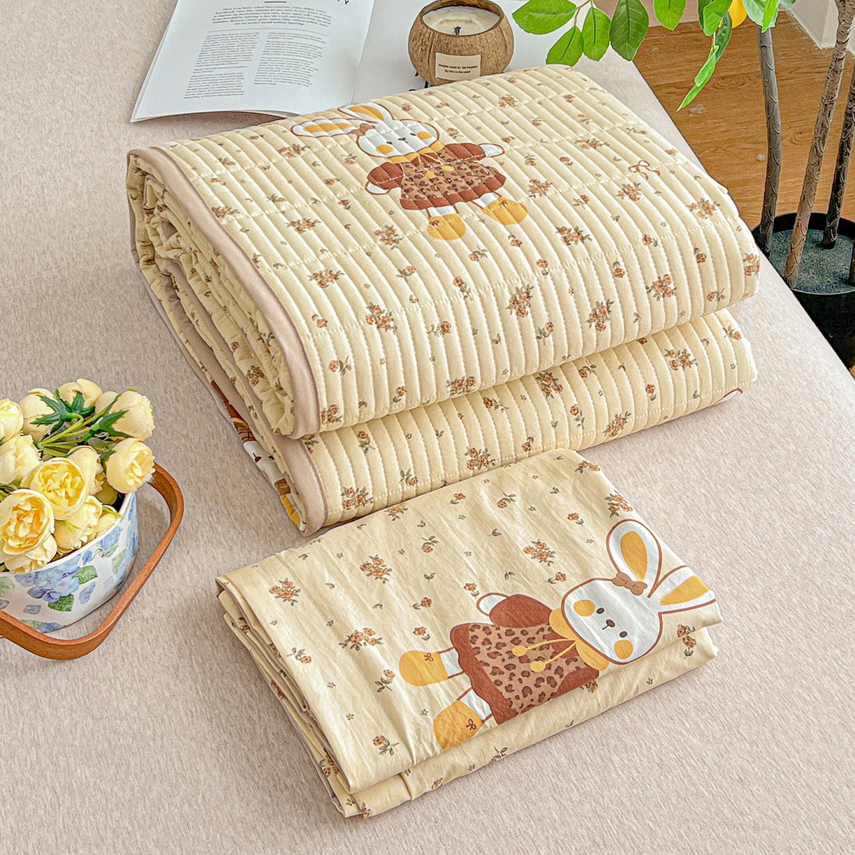 91家纺网 家纺一手货源 找家纺 一比一家纺 2026新款亲肤舒适仿棉印花床盖四件套 萌萌兔