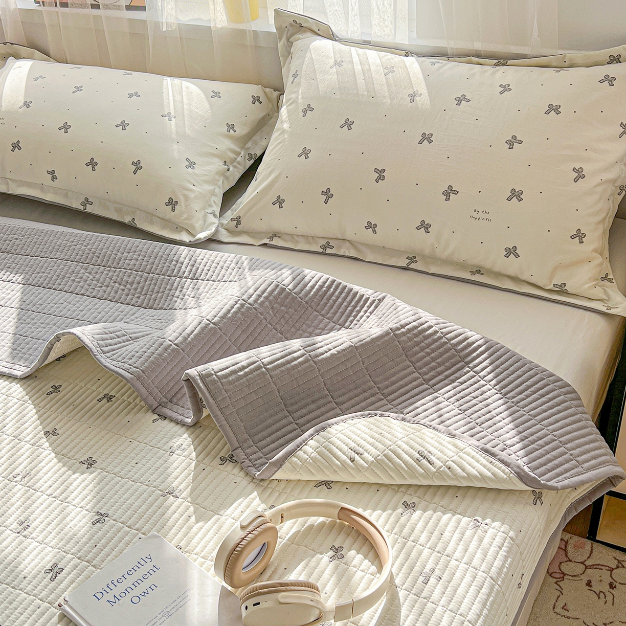 91家纺网 家纺一手货源 找家纺 一比一家纺 2026新款亲肤舒适仿棉印花床盖四件套 梦幻灰