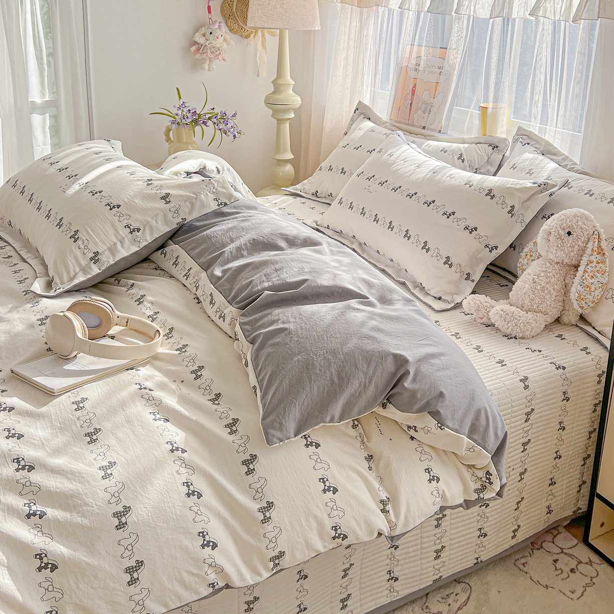 91家纺网 家纺一手货源 找家纺 一比一家纺 2026新款亲肤舒适仿棉印花床盖四件套 小木马