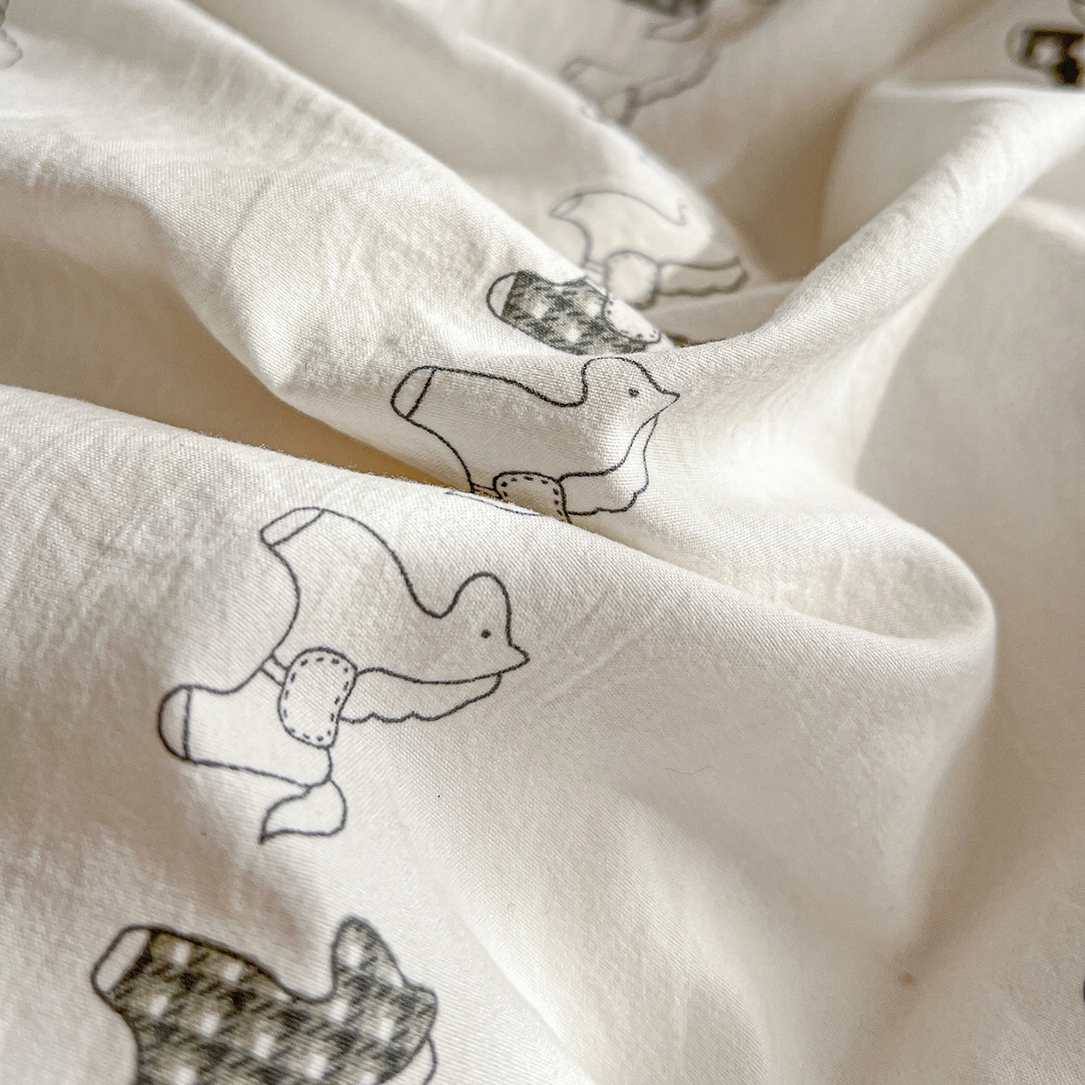 91家纺网 家纺一手货源 找家纺 一比一家纺 2026新款亲肤舒适仿棉印花床盖四件套 小木马